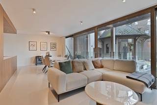 Cet appartement lumineux bénéficie d'un emplacement privilégié à Waregem. Vous êtes à distance de marche du centre et de la gare. L'atmosphère de...