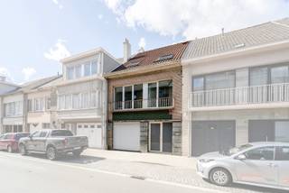 Achter deze twee gevels in het hart van Aalst, vlak bij het stadion van Eendracht Aalst, schuilt heel wat moois. Deze ruime woning biedt maar liefst...