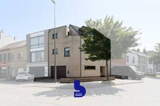 Deze prachtige woning bevindt zich langs de Pycke de Ten Aerdelaan en de Longchamplaan, op wandelafstand van scholen, kinderopvang, openbaar...