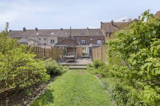 Située sur un terrain de 415m², nous trouvons cette maison à rafraîchir située dans un village calme !MISE EN PAGE : Rez-de-chaussée : -...