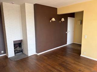 Gezellig en zonnig appartement, met groot uitgestrekt terras<br />Wordt privé verkocht<br />8 ste verdieping<br />Gem kosten: 383/maand<br />Bewoonb opp 79m2, 2 slaapkamers<br />Epc B, 164<br />Mobiscore 9.3/10