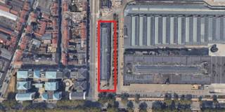 Uitzonderlijk - Kantoorgebouw, verdeeld over 4 verdiepingen, van 6.400 m² te huur op de site van Tour & Taxis. Verdere informatie op...