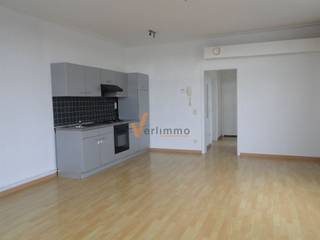  Opbrengsteigendom bestaande uit 4 appartementen allen bestaande uit inkomhal, badkamer met ligbad, lavabomeubel, toilet en voorziening...