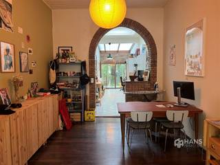 <p><span> </span></p><p><span>Super gezellig gelijkvloers appartement (70m²) met één slaapkamer en stadstuin </span></p><p><span> </span></p><p><span>Het appartement bevindt zich op wandelafstand van alle toffe restaurants en bars op het Zuid, </span></p><p><span>openbaar vervoer, scholen en winkels. </span></p><p><span> </span></p><p><span> </span></p><p><span>We betreden het appartement in de cozy leefruimte van 36m². </span></p><p><span>Aangrenzend hebben we de keuken van 19m² op tegels voorzien van alle comfort.</span></p><p><span>Slaapkamer van 10m².</span></p><p><span>Badkamer voorzien van douche, lavabo en toilet. </span></p><p><span>In de hal naast de badkamer is er aansluiting voor de wasmachine en droogkast te plaatsen. </span></p><p><span>en tot slot de zonnige Zuidwest stadstuin van circa 40m² waar je heerlijk kan vertoeven!</span></p><p><span> </span></p><p><span>vaste kosten: 30 euro p.p./maand voor provisie water, aparte meters gas en elektriciteit. </span></p><p><span>Voor meer informatie of een gratis schatting surf naar www.hansimmo.be</span></p><p><span> </span></p><p><span> </span></p><p><span> </span></p>