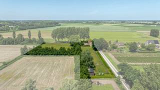 La propriété est située dans une rue calme de Wachtebeke et est entourée de verdure. La proximité de tous les commerces, des écoles, des...