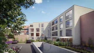 Ontdek dit moderne gelijkvloers appartement, waar comfort, licht en energiezuinig wonen perfect samenkomen.<br /><br />Indeling: ruime woonkamer met open keuken, berging, apart toilet, 1 slaapkamer en badkamer met inloopdouche, lavabomeubel en handdoekradiator.<br /><br />Buiten: privatief terras.<br /><br />Parkeren &amp; berging: ondergrondse autostaanplaats en privatieve berging met elektriciteit inbegrepen in de huurprijs.<br /><br />Afwerking: volledig geschilderd opgeleverd, voorzien van armaturen, gordijnrails en lichte deuren.<br /><br />Duurzaam &amp; energiezuinig: verwarming via geothermie en zonnepanelen per appartement, E-peil = 20.<br /><br />Algemene onkosten: 60 euro / maand<br /><br />Benieuwd naar dit project? Neem contact met ons op voor meer informatie of een rondleiding:<br />03/775.44.10<br />info@immo-jet.be