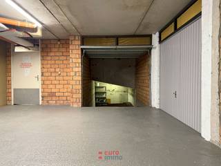Deze garage kan u verlossen van het eindeloos zoeken naar parkeerplek. Gelegen aan de ingang van het toeristische centrum Nieuwpoort-Bad is dit...