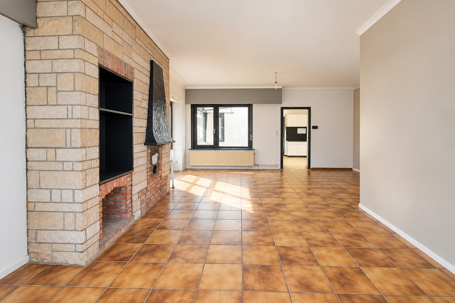 Te koop: Rustig gelegen halfopen bebouwing met 4 slaapkamers, 4 garages en ruime tuin in Sint-Niklaas - foto 4