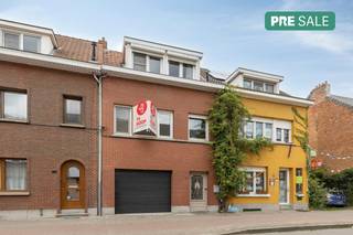 Discover this spacious house of approximately 158 m² at Moeshofstraat 170 in Merksem. This property offers the perfect base for those looking for light and a central location. Thanks to the compliant electricity and the indoor garage, this is a smart opportunity for those who want to buy a home.- Basement: practical and basement space for extra storage.- Ground floor: entrance hall, indoor garage with automatic gate, guest toilet, kitchen and a bright living room with access to the garden.- Garden: west-oriented outdoor area of approximately 80 m².- First floor: very large bedroom (convertible to 2), bathroom, extra space for a second bathroom and a terrace.- Second floor: 2 large bedrooms- Attic: extra storage space or expansion options.Details:- Electricity compliant- Indoor garage with automatic gate- West-oriented garden- Lots of potentialLooking for a spacious house in Merksem? This property is for sale in a prime location. A unique opportunity for those who want to buy a home in Merksem. This house is now for sale in the heart of Merksem!Are you interested in this property for sale in Merksem? Don't hesitate to contact us. Dewaele Merksem at Lambrechtshoekenlaan 183 is happy to be at your service. Would you like a free estimation of your property? Call us for an informal conversation or mail to yannick.schnorbusch@dewaele.comThe property is offered through the Pre-sale formula. Between 21/05/2026 12:00 and 06/06/2026 16:00, you can come visit the property by appointment and make an offer. The listed price is a starting price. For further information, please contact the property agent.Register of measures: no