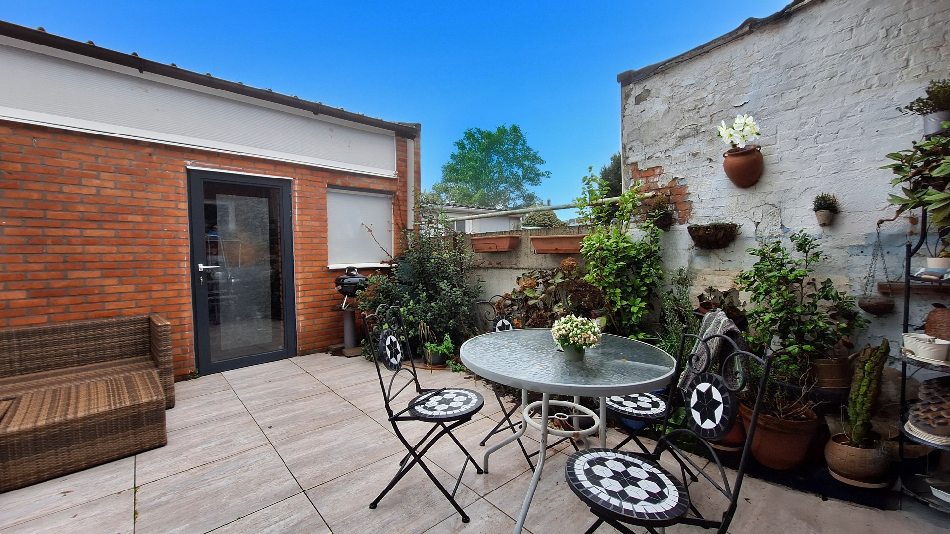 Gesloten bebouwing met 3 slaapkamers en tuin - foto 5