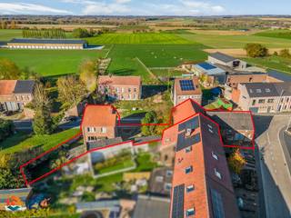 Op een rustige locatie, nabij het centrum van Hoegaarden bevindt zich deze woning met 3 slaapkamers en een bewoonbare oppervlakte van 131 m² op...