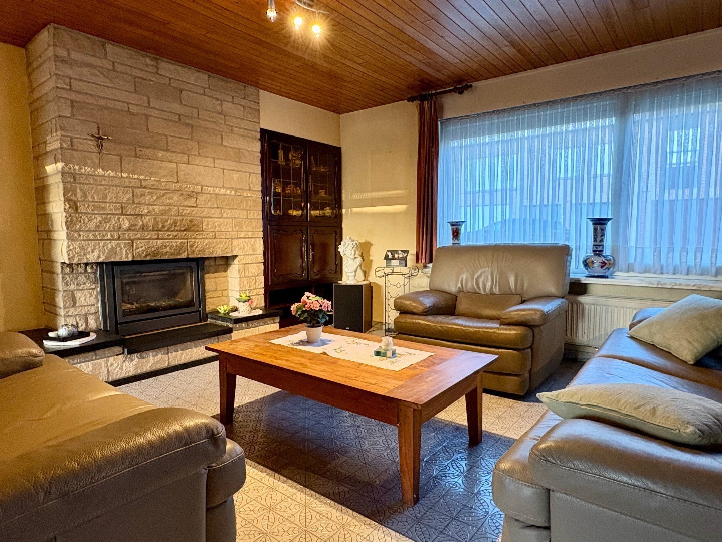 Grote hoekwoning te koop in de Bosmolens te Izegem met 3 slaapkamers, ruime tuin en een zolder met veel mogelijkheden. - foto 3