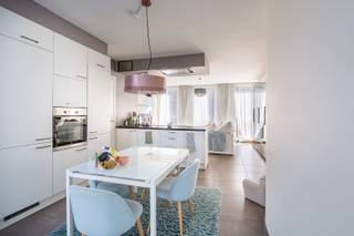 Ontdek deze stijlvolle studio in perfecte staat, gelegen in een recente residentie. Dankzij de kwalitatieve afwerking en slimme indeling is...