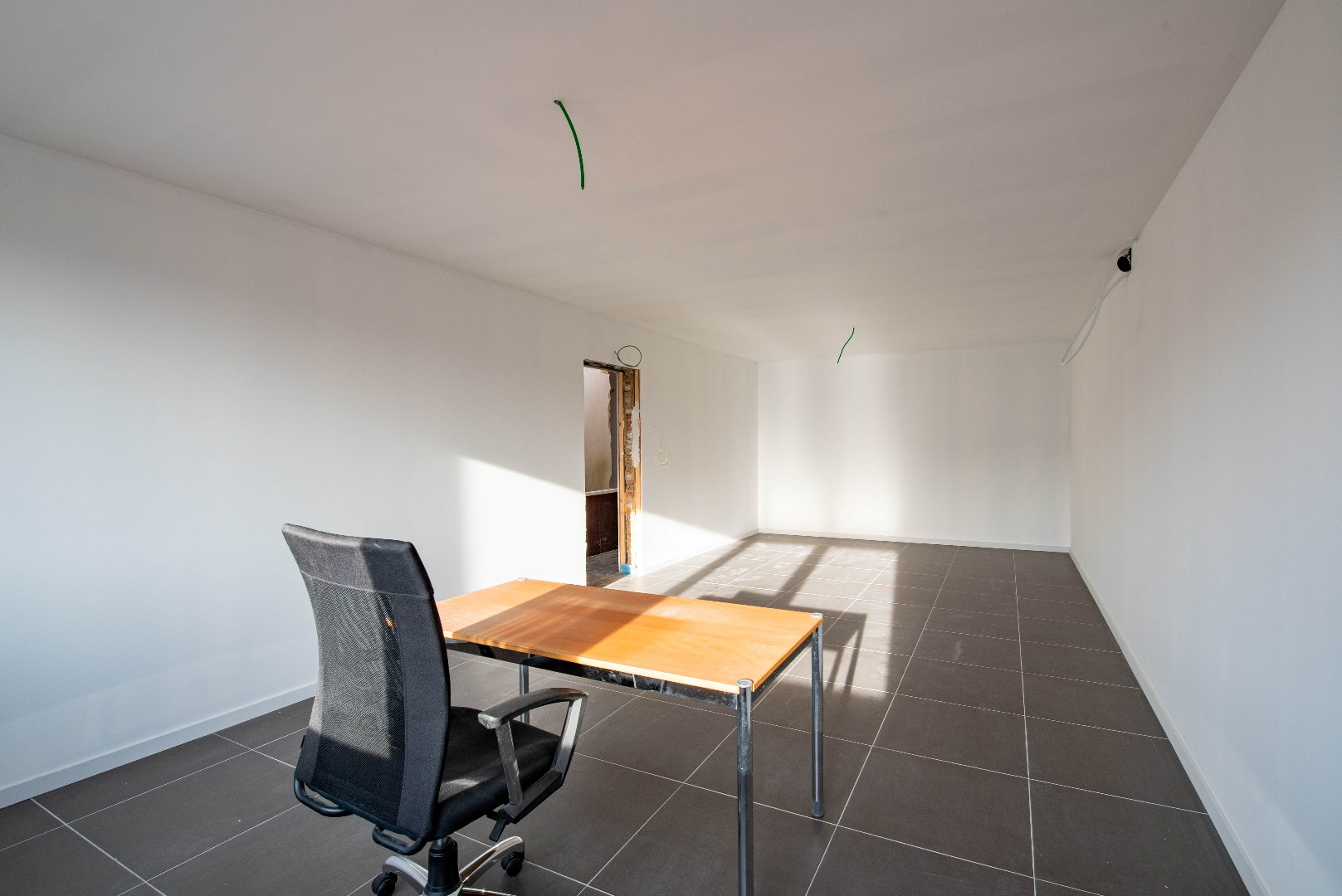 Commercial à louer à Mortsel - photo 3