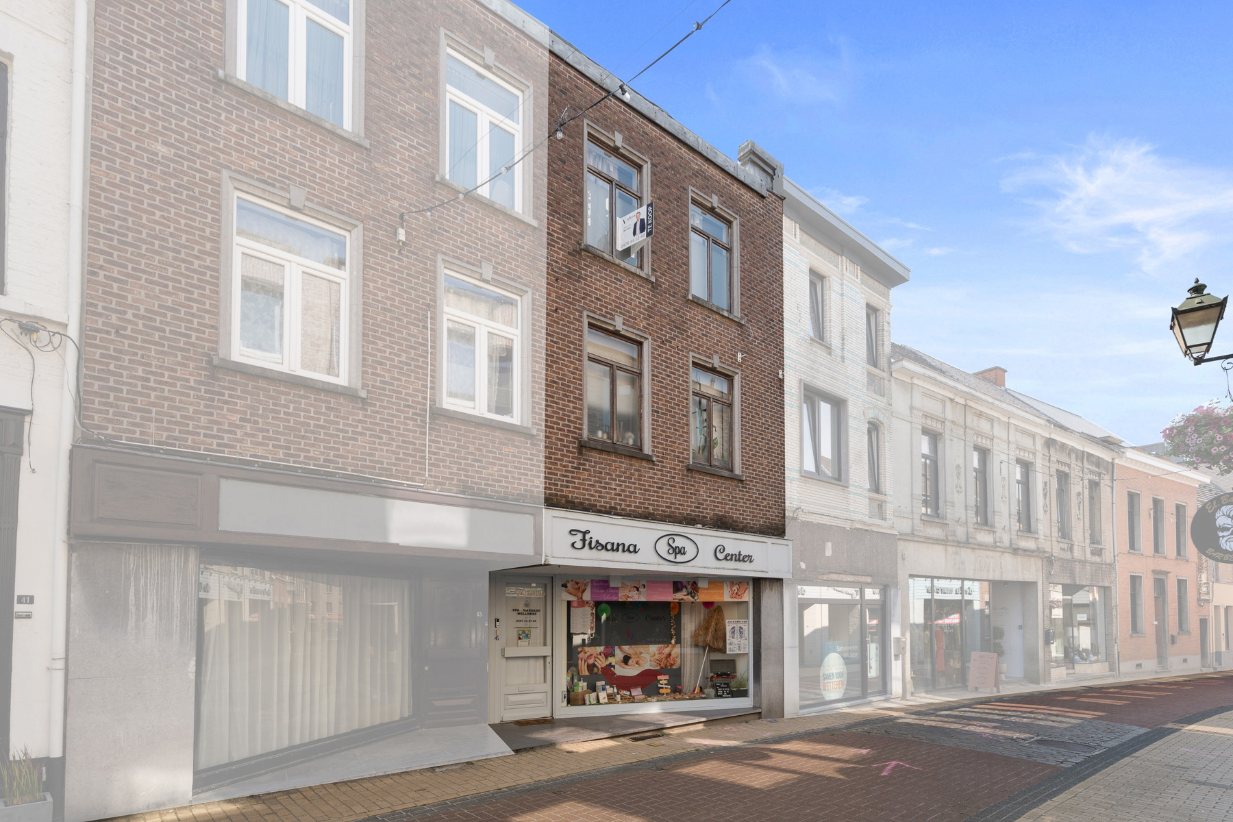 Centraal gelegen handelspand met woongelegenheid - foto 2