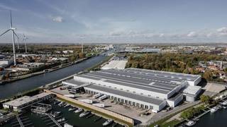 Modern distributiecentrum te huur in Willebroek van 11.256 m² magazijnruimte, aangevuld met 724 m² kantoorruimte. Strategisch gelegen nabij de A12...