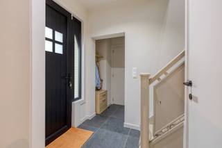 Looking for a move-in-ready, fully renovated detached home in a quiet yet easily accessible location? Then this beautiful property at Provinciebaan...