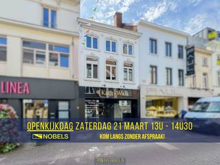 <h3><span>🏠 Ontdek je nieuwe thuis tijdens het weekend van de <strong>OPENKIJKDAGEN</strong>!<br />📅 <strong>Zaterdag 21 maart </strong><strong>⏰</strong><strong> 13u tot 14u30</strong><br />📌 <strong>Vrij toegankelijk – GEEN afspraak nodig</strong><br />📞 Wil je eerder al een kijkje nemen? Bel ons op ☎️ <strong>055 30 92 90</strong></span></h3>
<br /><span>In het BRUISENDE CENTRUM VAN ZOTTEGEM, op een ZÉÉR COMMERCIËLE LIGGING, bevindt zich dit RUIME HANDELSPAND MET WOONST. Met een TOTAAL VOLUME VAN CA. 312 m² en een AANTREKKELIJKE/BESCHERMDE GEVEL, biedt deze eigendom UITSTEKENDE VISIBILITEIT en tal van MOGELIJKHEDEN VOOR ZELFSTANDIGE ACTIVITEITEN IN COMBINATIE MET WONEN. Dankzij de FUNCTIONELE INDELING en de CENTRALE LIGGING is dit pand uitermate geschikt voor winkel, vrij beroep of kantoorruimte met bovengelegen woongelegenheid. Deze STATIGE STADSEIGENDOM combineert de UITSTRALING VAN EEN AUTHENTIEK PAND met het POTENTIEEL VAN EEN COMMERCIËLE TOPLIGGING. Daarnaast beschikt het pand over EPC-LABEL C en is er dus GEEN RENOVATIEVERPLICHTING van toepassing voor deze eigendom.</span><br />Via de hoofdingang betreden we het ruime handelspand, met grote vitrine, polyvalente invulling en toegang tot een aanpalende opslagruimte en de kelder. Een trap leidt naar de bovengelegen woonverdiepingen. Op de eerste verdieping komen we terecht in een grote overloop, perfect geschikt als bureauruimte of hobbyruimte. Verder vinden we hier een ruime woonkamer, een badkamer met toilet, een te renoveren keuken en een praktische wasplaats/berging. De tweede verdieping biedt een grote nachthal, 3 slaapkamers en een tweede badkamer. Bovenaan beschikt het pand nog over een zolder, ideaal als bijkomende stockage.<br /><br />!Mits de aanvraag van een vergunning is er ook de mogelijkheid voor het inrichten van 2 APPARTEMENTEN op de 1ste en 2de verdieping! <br /><br />Adres: Hoogstraat 20 – 9620 Zottegem<br /><br />EPC: 283 kWh/m², G-score en P-score A, Geen renovatieverplichting van toepassing