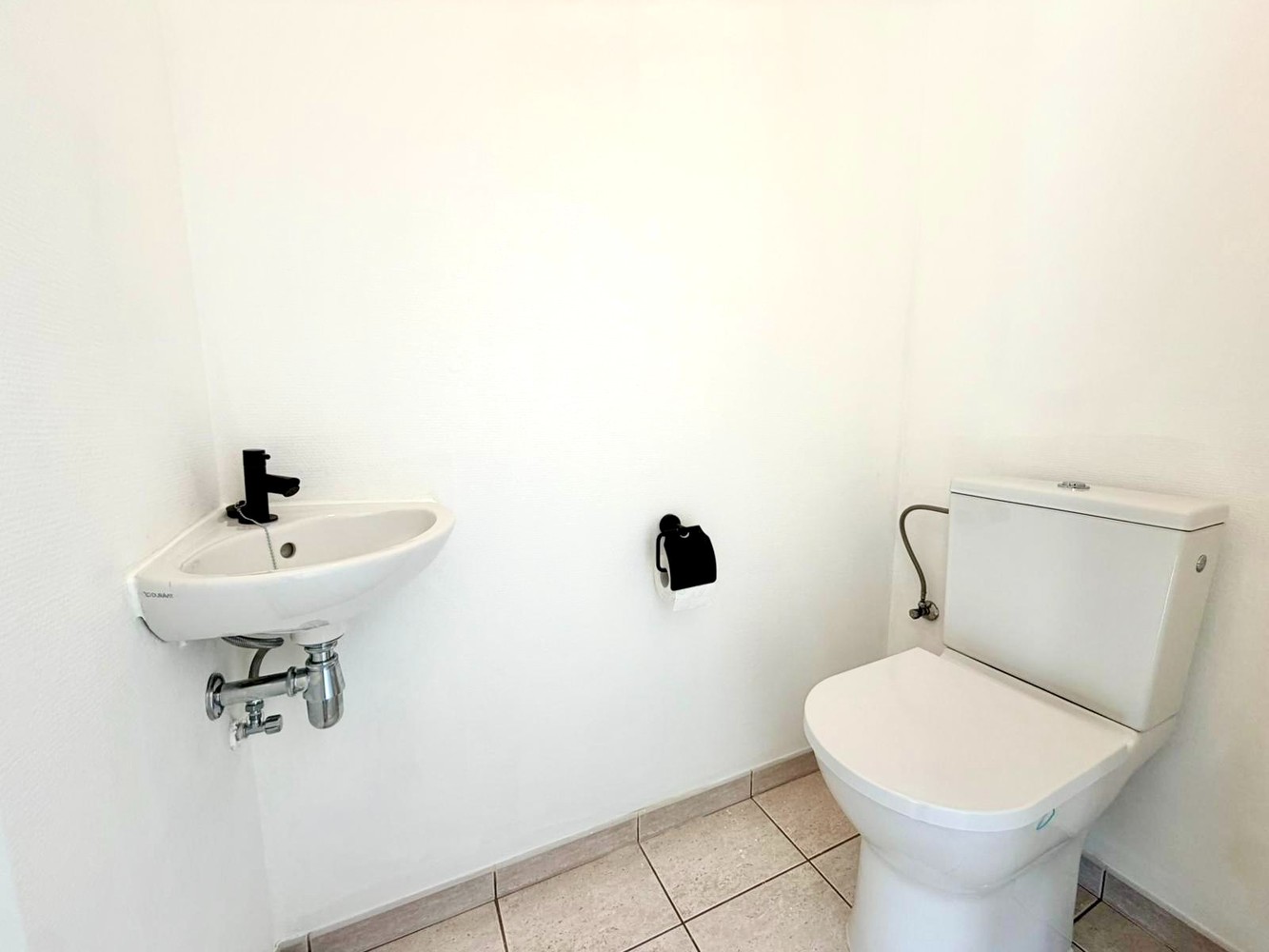 Gelijkvloers appartement met 2 slaapkamers en parking te huur in het centrum van Lanaken - foto 4