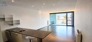 <h2><span>PRACHTIG 1-SLAAPKAMERAPPARTEMENT MET TERRAS &amp; STAANPLAATS</span></h2><p><span>Bent u op zoek naar een </span><span>stijlvol, lichtrijk en luxueus afgewerkt appartement</span><span> op een uitstekende locatie? Dan is dit prachtige appartement in </span><span>Denderleeuw</span><span> zeker een bezoek waard!</span></p><p><span>Het appartement is met veel aandacht voor comfort en kwaliteit afgewerkt en beschikt over een aangename leefruimte, een terras en een </span><span>privatieve staanplaats</span><span>.</span></p><h3><span>Indeling</span></h3><p><span>U betreedt het appartement via de inkomhal, die toegang biedt tot de verschillende leefruimtes.</span></p><ul><li><span>Ruime en lichtrijke leefruimte</span><span> met een aangename open indeling</span></li><li><span>Volledig ingerichte open keuken</span></li><li><span>Gastentoilet</span></li><li><span>Praktische berging</span></li><li><span>Ruime slaapkamer</span><span> met een handige </span><span>inloopdressing</span></li><li><span>Terras</span><span>, ideaal om heerlijk te ontspannen</span></li><li><span>Staanplaats inbegrepen</span></li></ul><h3><span>Extra troeven</span></h3><ul><li><span>Luxueuze en verzorgde afwerking</span></li><li><span>Veel natuurlijke lichtinval</span></li><li><span>Terras</span></li><li><span>Inloopdressing</span></li><li><span>Staanplaats inbegrepen</span></li><li><span>Gelegen op een </span><span>toplocatie in Denderleeuw</span></li></ul><p><span>Vaste kosten: 100 per maand.</span></p><p><span>Interesse in dit mooie appartement? </span><span>Reageer via de advertentie.</span><span> Wij nemen vervolgens zelf telefonisch contact met u op om een afspraak voor een bezoek in te plannen.</span></p>