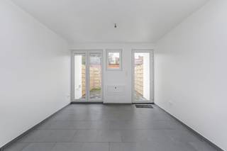 This ready-to-move-in house can be found on the outskirts of Ghent in a car-free street with a lot of charm.Once you get off the road, you will...