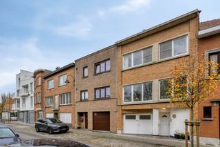 Immo DAVID propose : Bel-étage avec 4 chambres, idéal comme maison kangourouCette maison bel-étage clé en main à Sint-Agatha-Berchem s’ouvre sur un...