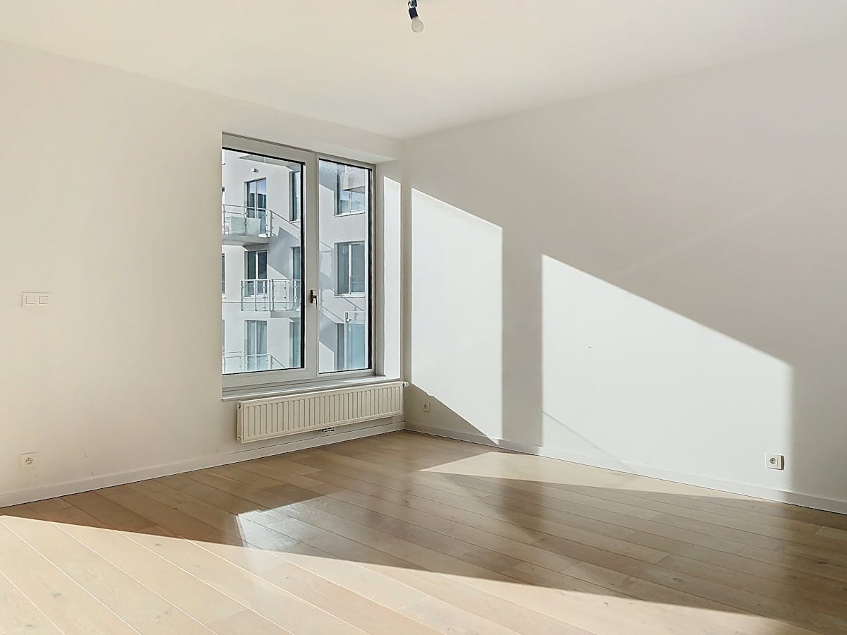 Tour &amp; Taxis - Appartement 3 chambres avec vue sur le canal - photo 4