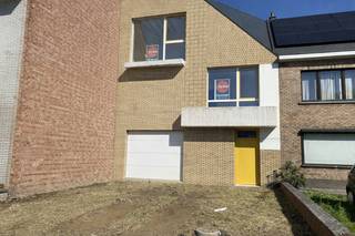 AALST - Nieuwbouwwoning met mooie architectuur op zeer centrale locatie.Deze woning getuigt van een mooi staaltje architectuur zowel aan de binnen-...