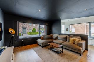 Deze instapklare woning werd met smaak gerenoveerd.De woning bestaat uit een ruime en lichtrijke leefruimte dankzij de vele raampartijen, een...