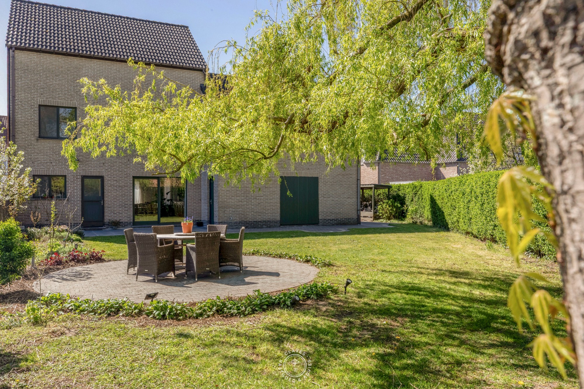 Welgelegen ruime halfopen bebouwing met dubbele garage - foto 2