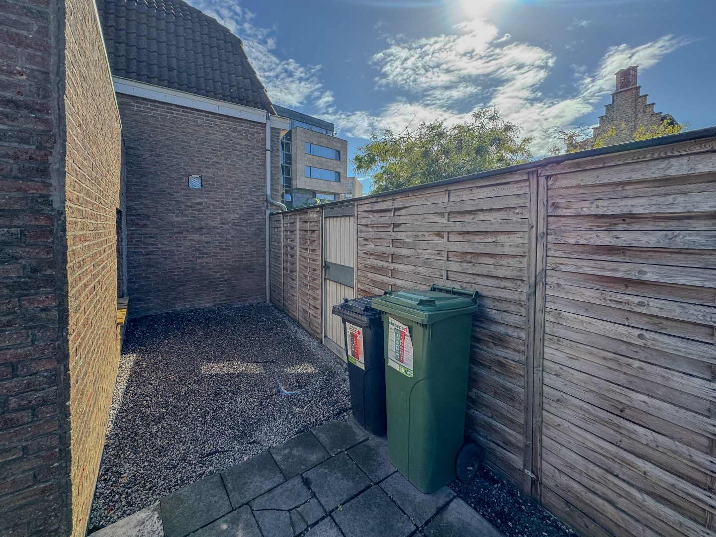 Hoekwoning met 2 slaapkamers en koertje. - foto 4