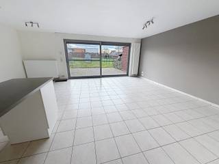 Doe een virtueel bezoek via www.living-stone.be en plan er je bezoek in.Gelijkvloers appartement met tuin.Gelijkvloerse verdieping - centrum...
