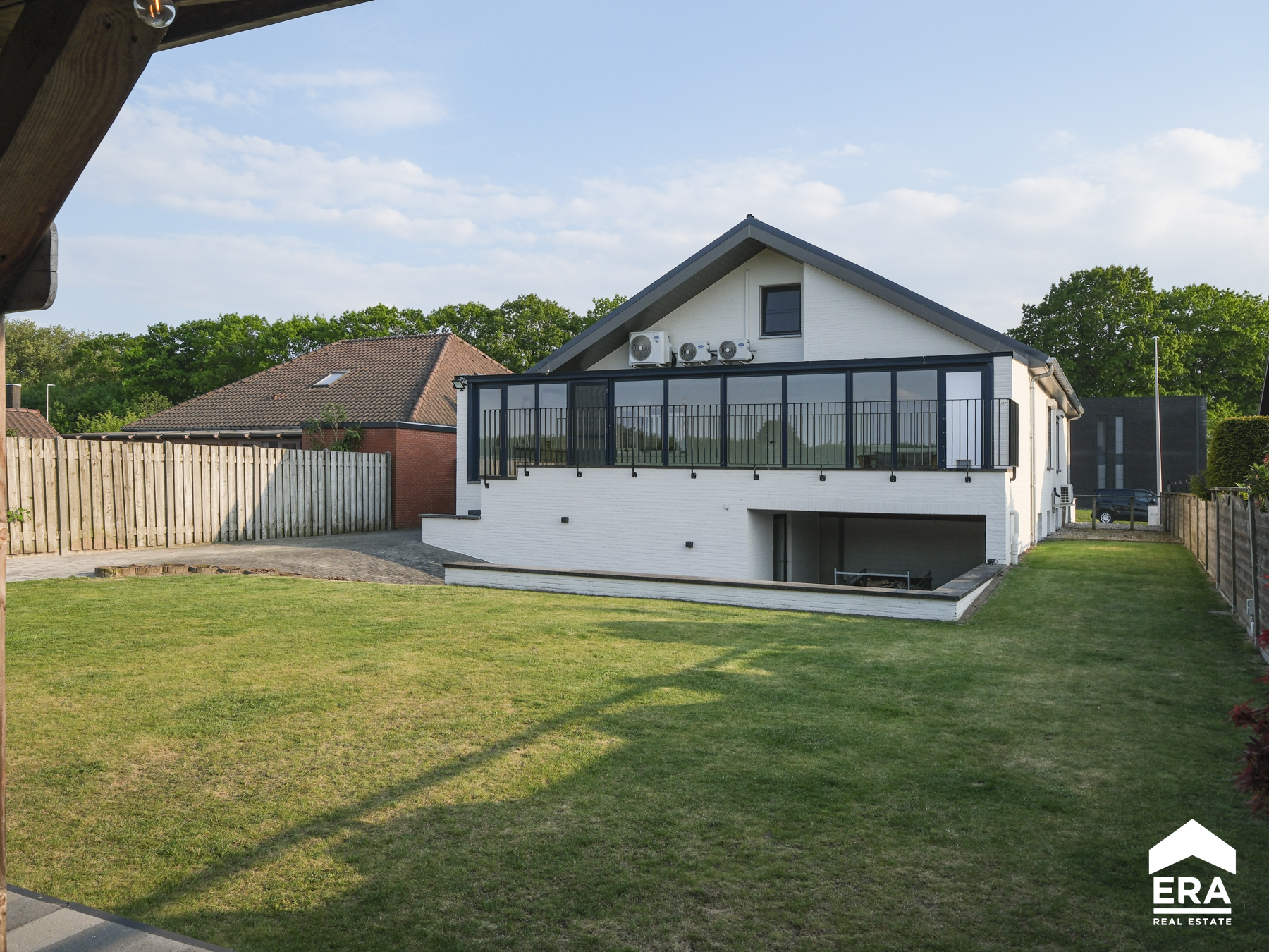 Gerenoveerde gezinswoning met 4 slaapkamers en vrij zicht! - foto 5
