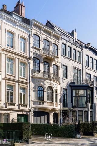 Maison de maître exceptionnelle conçue par l’architecte Georges Cochaux-Segard en 1910, située dans l’une des avenues résidentielles les...