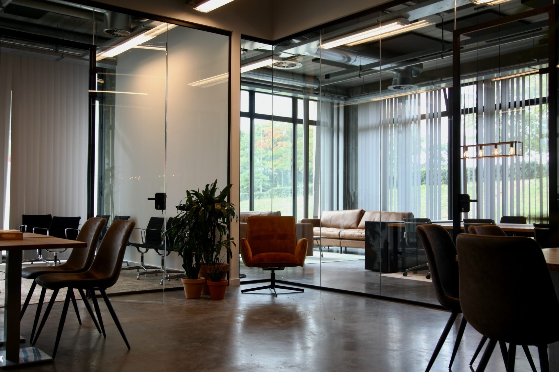 Your Workspace in a Prime Location - photo 4