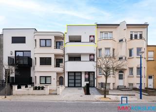 Koksijde-Bad, Residentie Cléo, Gerenoveerd duplex-appartement in het centrum, 2e verdieping met lift.Het moderne appartement bestaat uit: lichtrijke...