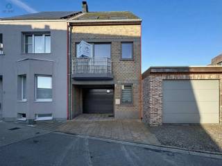 INSTAPKLARE GEZINSWONING MET GARAGE, TUIN EN 2 SLAAPKAMERS IN LIERDEOp zoek naar een instapklare woning op een rustige én centrale ligging in Lierde?...