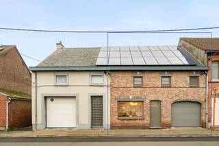 Ben je op zoek naar een ruime woning met gezellige tuin? GEVONDEN!!!<br />De nabijheid van het station Heizijde, scholen, winkels & horeca vullen de lijst van pluspunten Verder aan. Vanuit de woning ben je op slechts 30min in Brussel.<br /><br />Deze woning kenmerkt op de benedenverdieping de ruime woonkamer met eetplaats, de garage met automatische poort, de keuken (oven, ker. kookplaat, koelkast, 1,5 spoelbak), het apart toilet en de badkamer met enkele wastafel in meubel en douche.<br />Op de eerste verdieping zijn er 3 slaapkamers (1 met dressing) aanwezig. Verder is er nog een droge kelder en een extra berging aanwezig.<br /><br />TROEVEN IN EEN NOTENDOP:<br /> - TOPPER in zijn prijsklasse!<br /> - Ook mogelijk als investering!<br /> - Zonnepanelen (met groenestroomcertificaten)!<br /> - Uitstekende locatie!<br /> - Parkeermogelijkheden!<br /> - Gezellige tuin!<br /><br />Meer informatie/een bezoek? Maak eenvoudig jouw afspraak op WWW.WOONVAST.BE of contacteer Jonas op 0468 19 11 62 of via jonas@woonvast.be