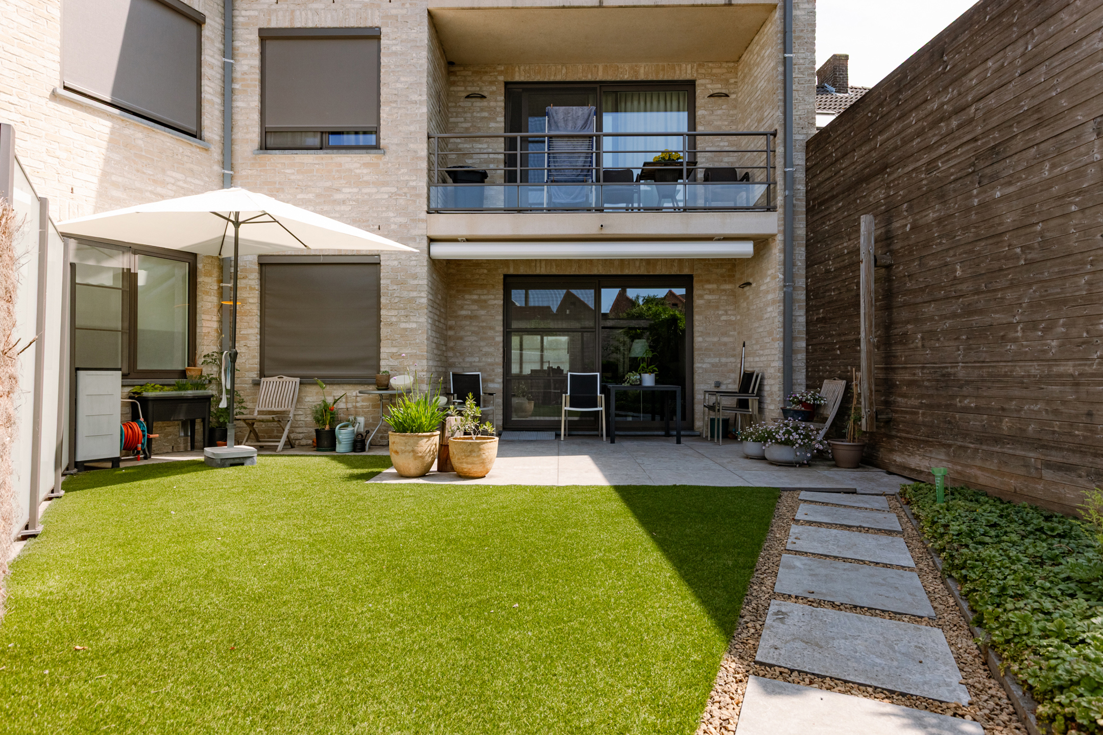 Drie slaapkamer appartement met mooi aangelegde tuin!  - foto 4