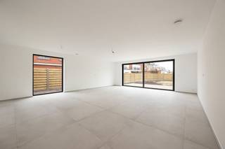 Espace et qualité sont les deux mots clés pour décrire cette maison nouvellement construite. Un terrain idéalement orienté d'environ 443m² et...