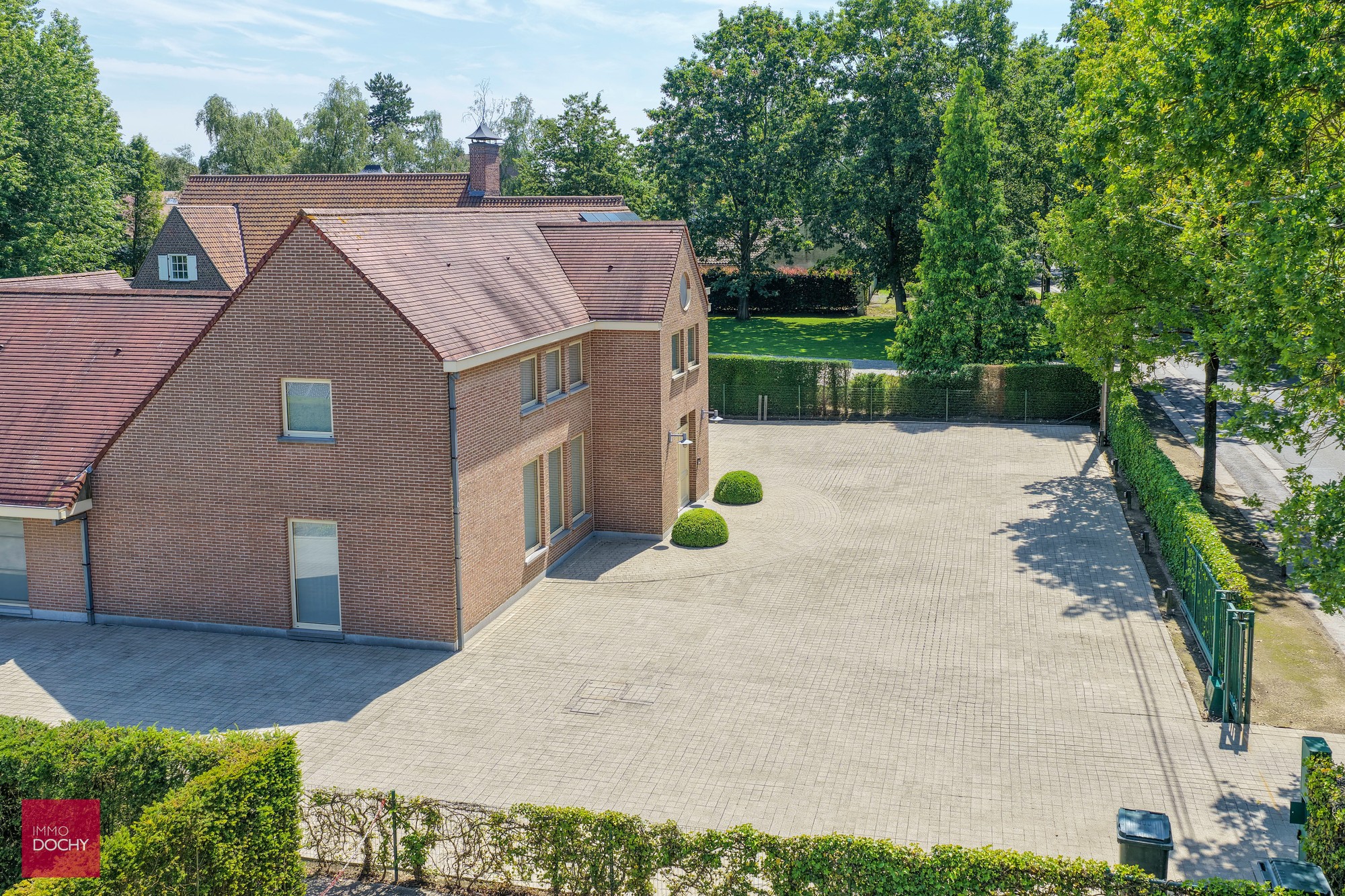 Ruime villa met zwembad nabij ziekenhuis - foto 4
