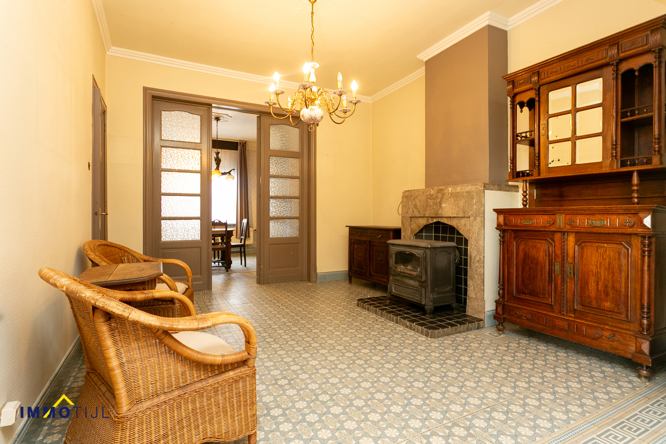 Ruime woning met prachtige gevel en tal van mogelijkheden! - foto 4