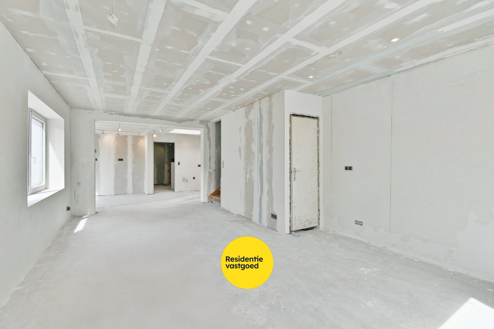 Woning met reeds aangevatte renovatie en veel potentieel - foto 4