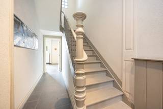 Deze ruime woning is centraal gelegen aan de Steenweg op Gierle in Turnhout, op wandelafstand van winkels, scholen en andere dagelijkse...