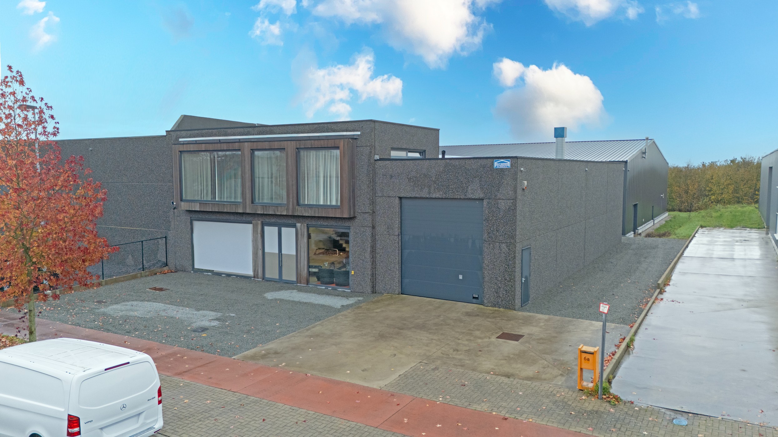Bedrijfsgebouw met kantoor en loft op strategische ligging te Lierde - foto 1