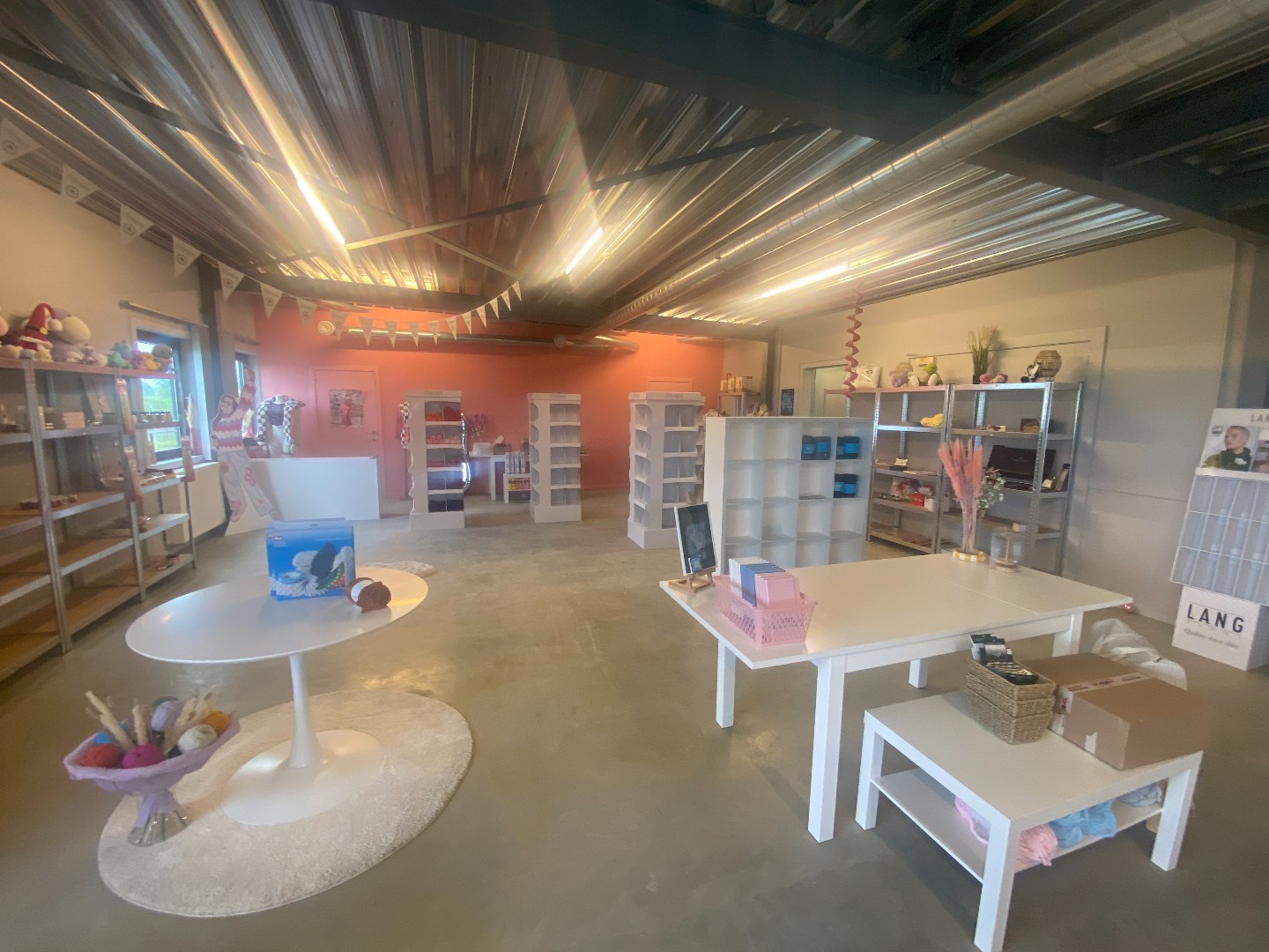 Kantoorruimte of atelier ruimte op de eerste verdieping met parkeerplaatsen te Olsene. - foto 4