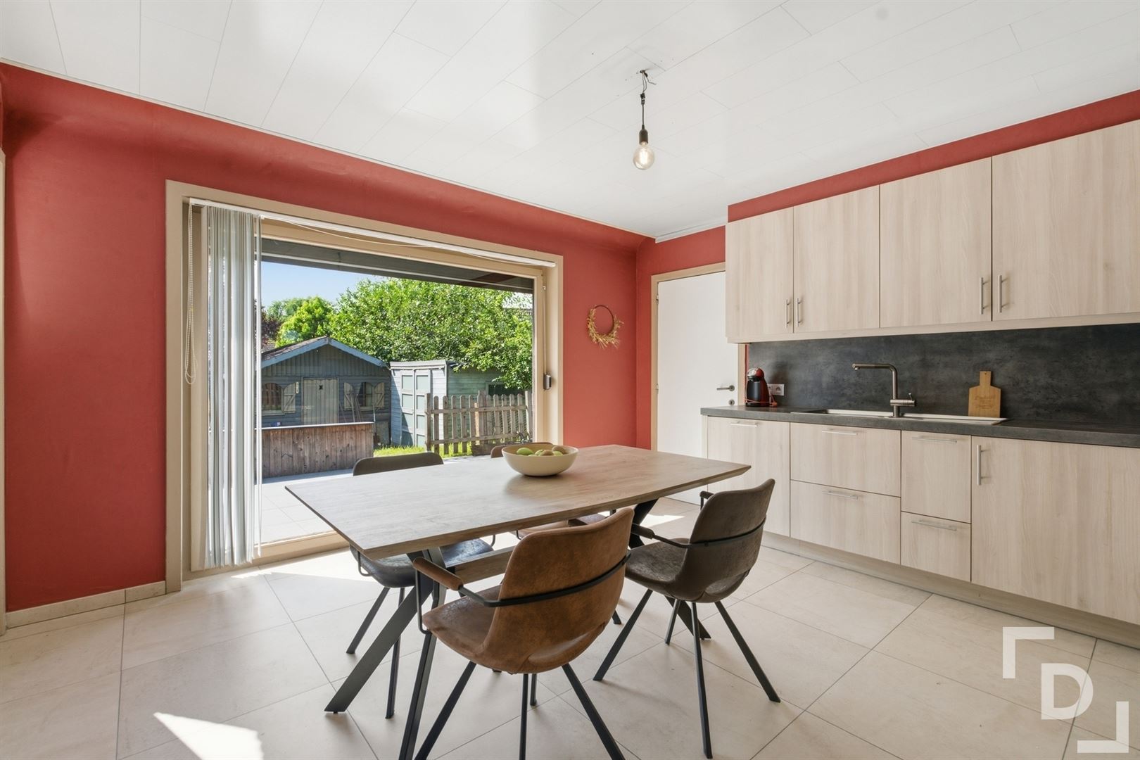Ruime villa in residentiële woonwijk in Poperinge. - foto 4