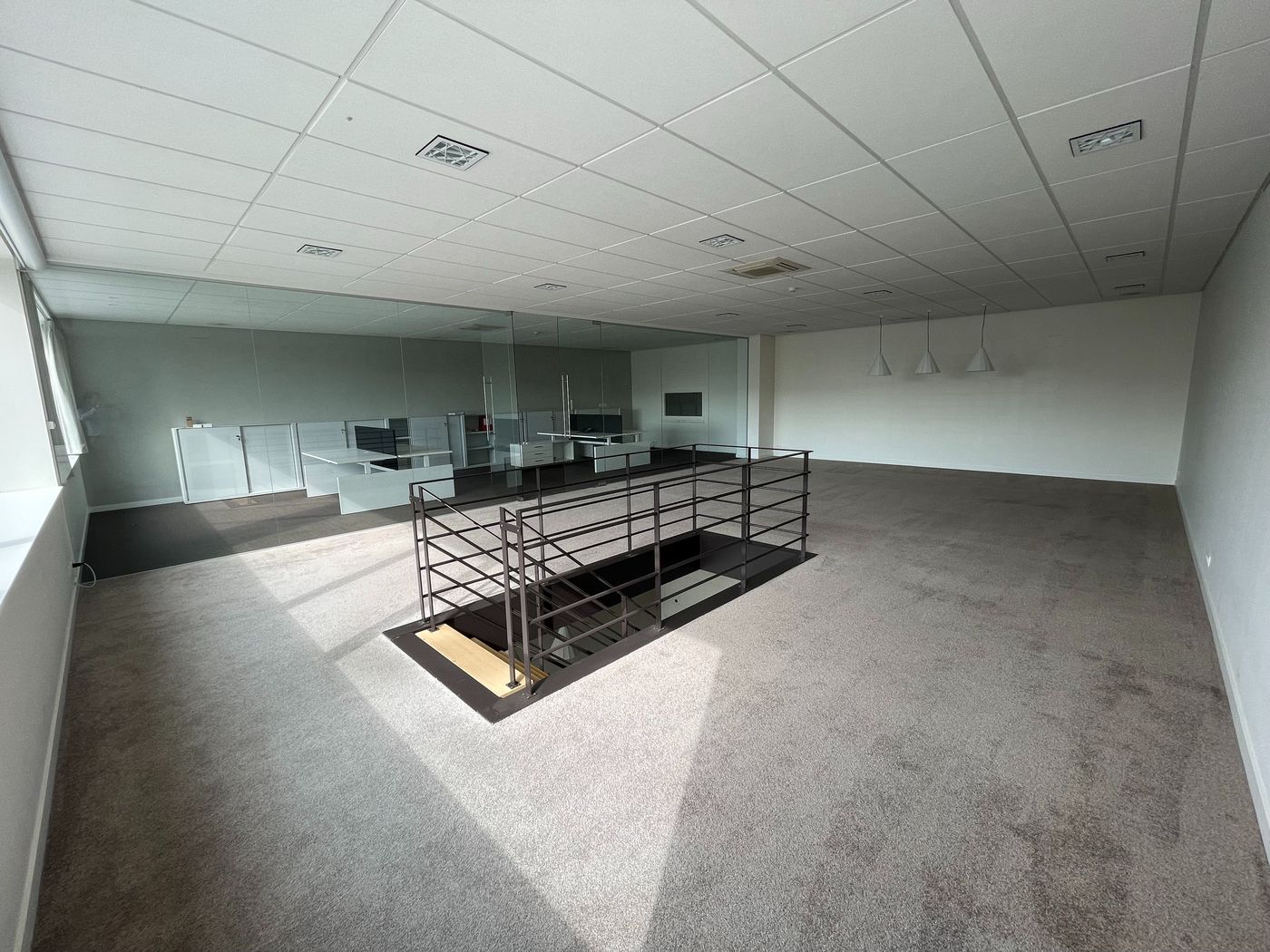 240 m² kantoor/handelsruimte met tal van mogelijkheden in Knokke-Heist - foto 5