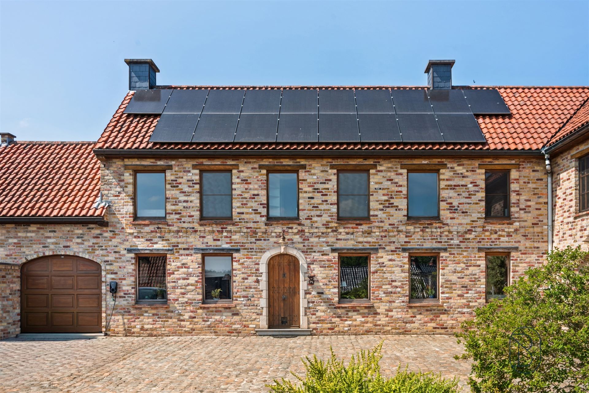 Ruime karakterwoning met 4 slk, grote tuin en charme. - foto 2