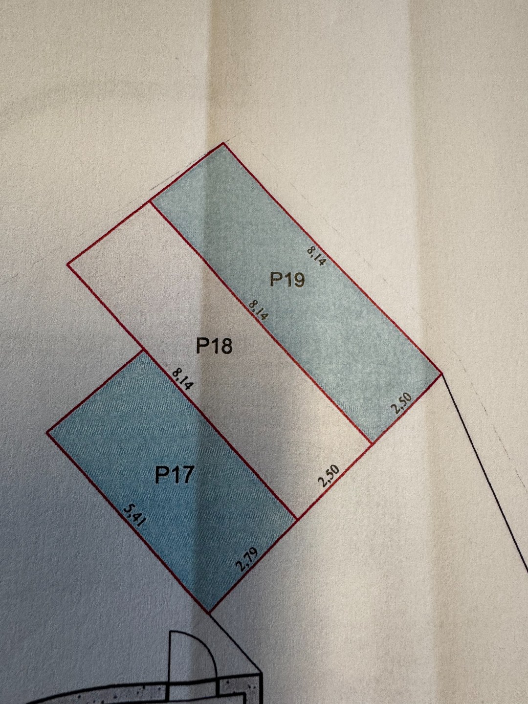 Ruime bovengrondse autostaanplaats in het het centrum van Balen ! - foto 1